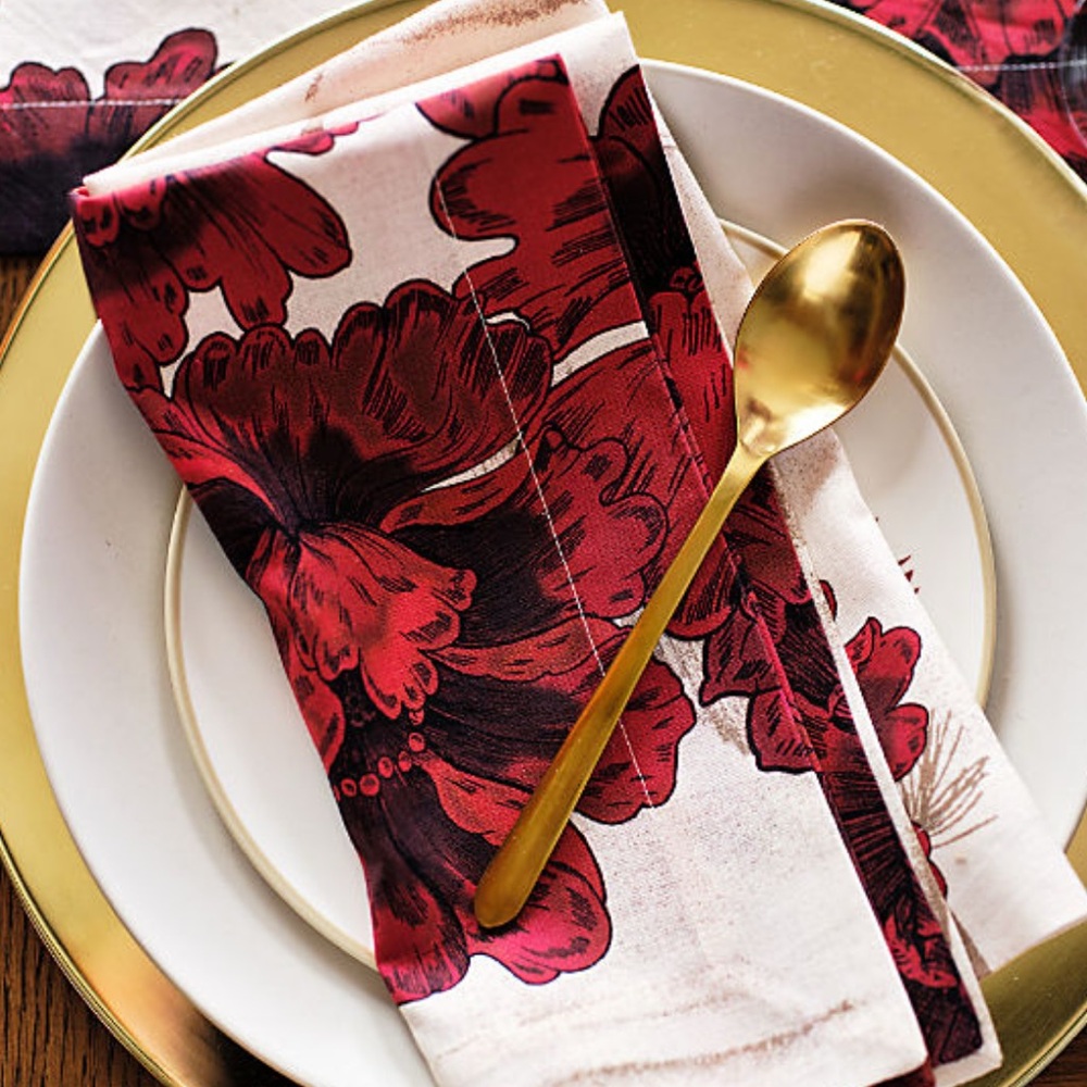 New! Crate&Barrel Linen in Bold Red Blooms Napkin 22x22
